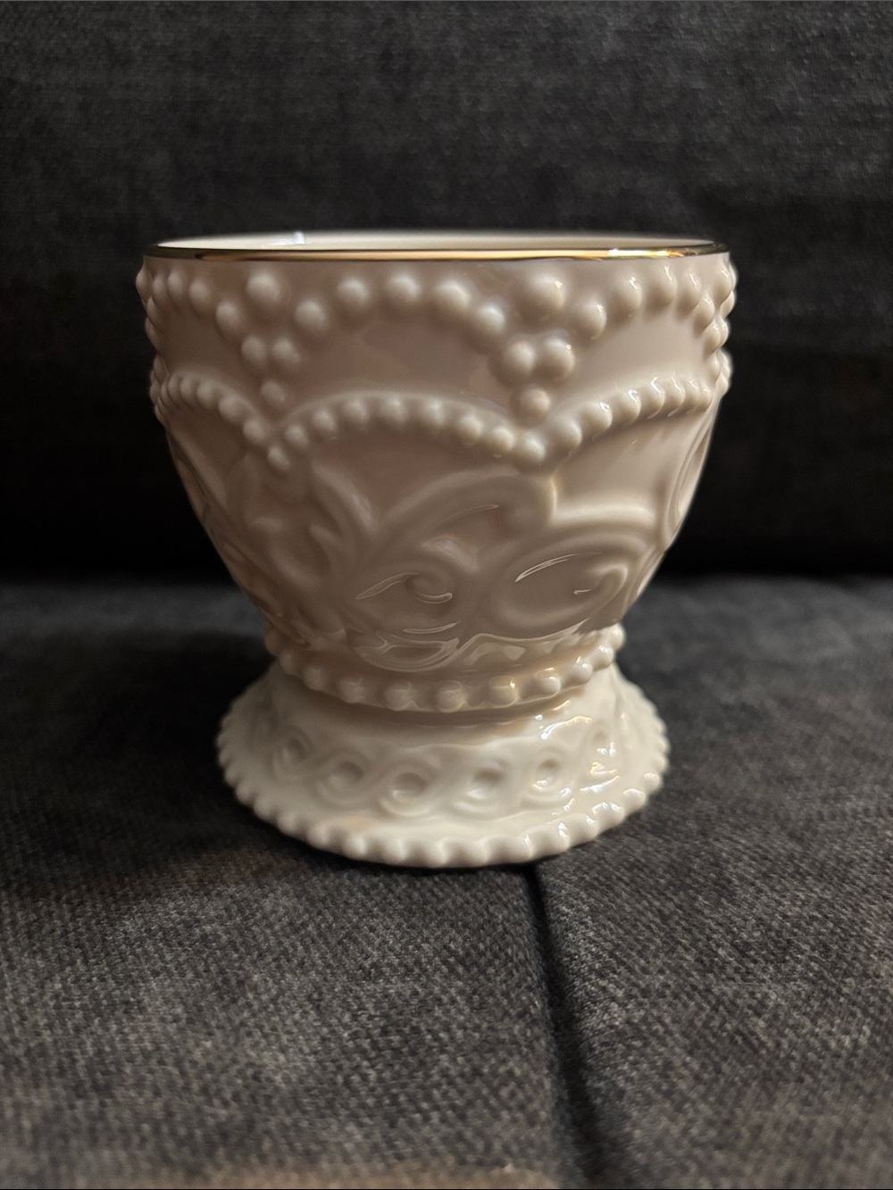 Lenox
Decorative White Beaded Ceramic Tealight Holder - 1 piece